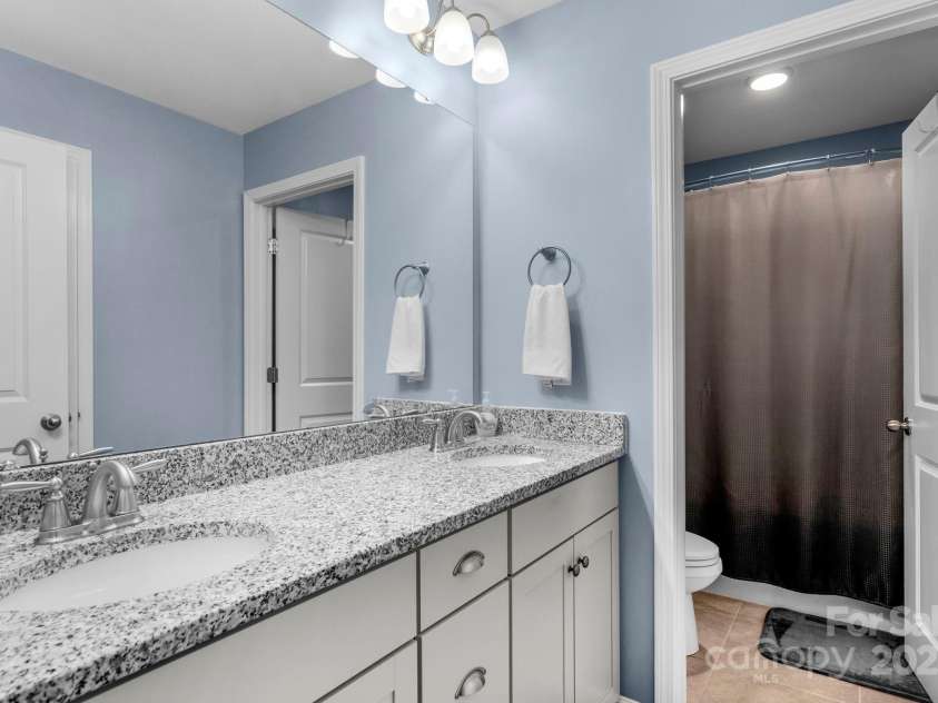 236 Robinwood Lane, Lake Wylie, SC 29710.  MLS# CAR4276831, YatesRealty ID 32296. 