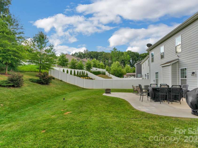 236 Robinwood Lane, Lake Wylie, SC 29710.  MLS# CAR4276831, YatesRealty ID 32296. 