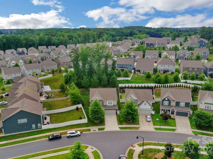 236 Robinwood Lane, Lake Wylie, SC 29710.  MLS# CAR4276831, YatesRealty ID 32296. 