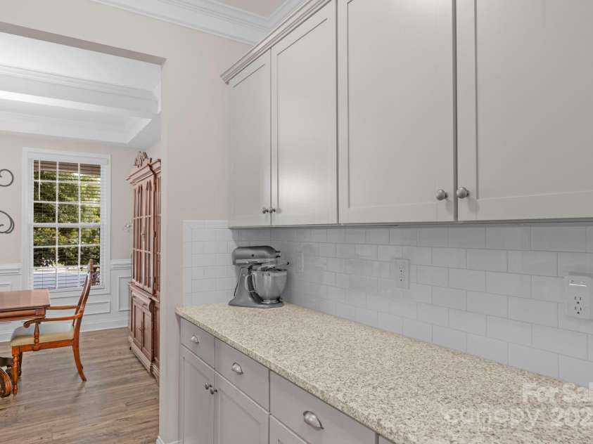 236 Robinwood Lane, Lake Wylie, SC 29710.  MLS# CAR4276831, YatesRealty ID 32296. Butlers Pantry