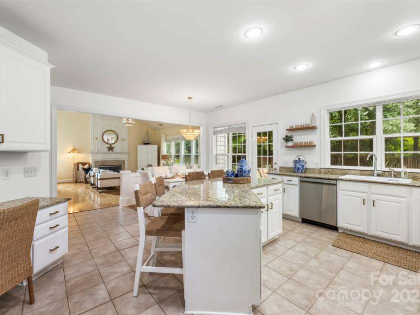 10928 Knight Castle Drive, Charlotte, NC 28277.  MLS# CAR4280525, YatesRealty ID 32297. 