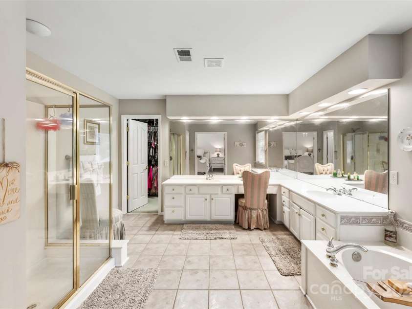 10928 Knight Castle Drive, Charlotte, NC 28277.  MLS# CAR4280525, YatesRealty ID 32297. 