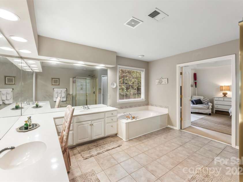 10928 Knight Castle Drive, Charlotte, NC 28277.  MLS# CAR4280525, YatesRealty ID 32297. 