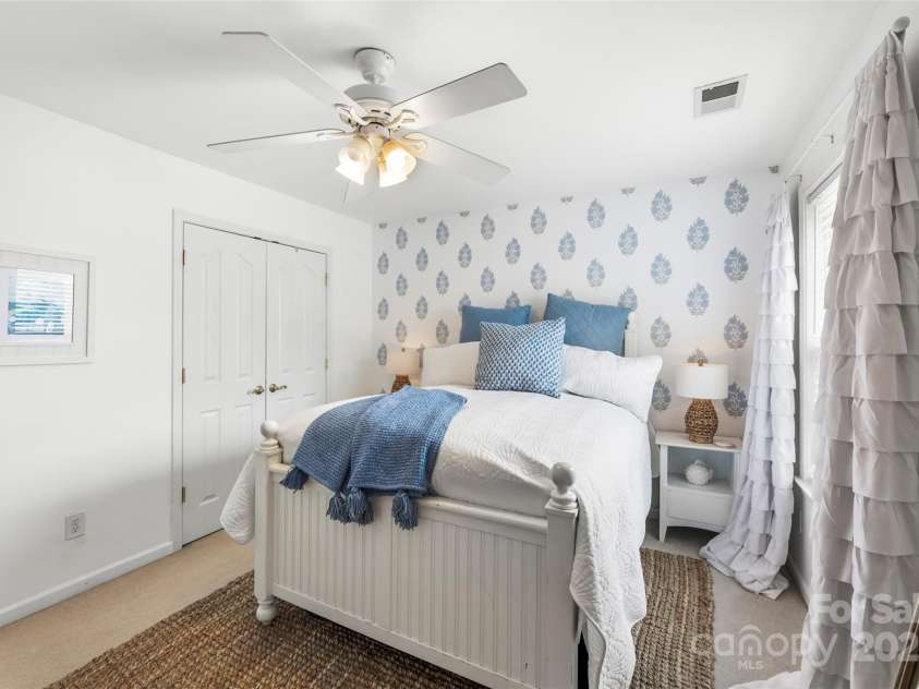 10928 Knight Castle Drive, Charlotte, NC 28277.  MLS# CAR4280525, YatesRealty ID 32297. 