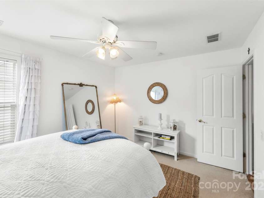 10928 Knight Castle Drive, Charlotte, NC 28277.  MLS# CAR4280525, YatesRealty ID 32297. 