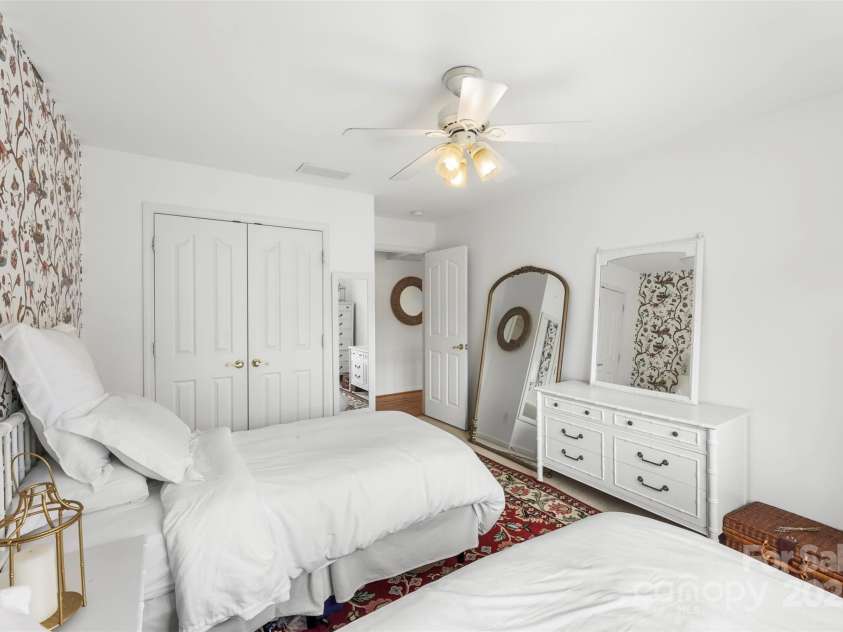 10928 Knight Castle Drive, Charlotte, NC 28277.  MLS# CAR4280525, YatesRealty ID 32297. 