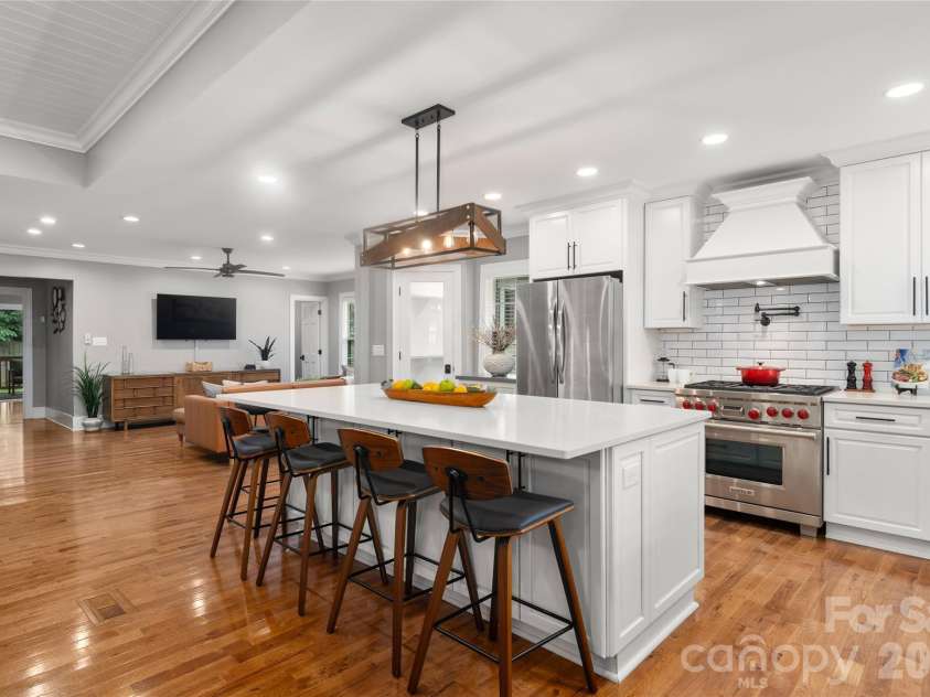1921 Cumberland Avenue, Charlotte, NC 28203.  MLS# CAR4387998, YatesRealty ID 32299. Large chef's kitchen