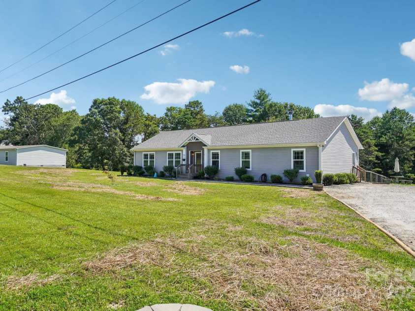 213 Big Oak Road, Hendersonville, NC 28792.  MLS# CAR4285949, YatesRealty ID 32300. 