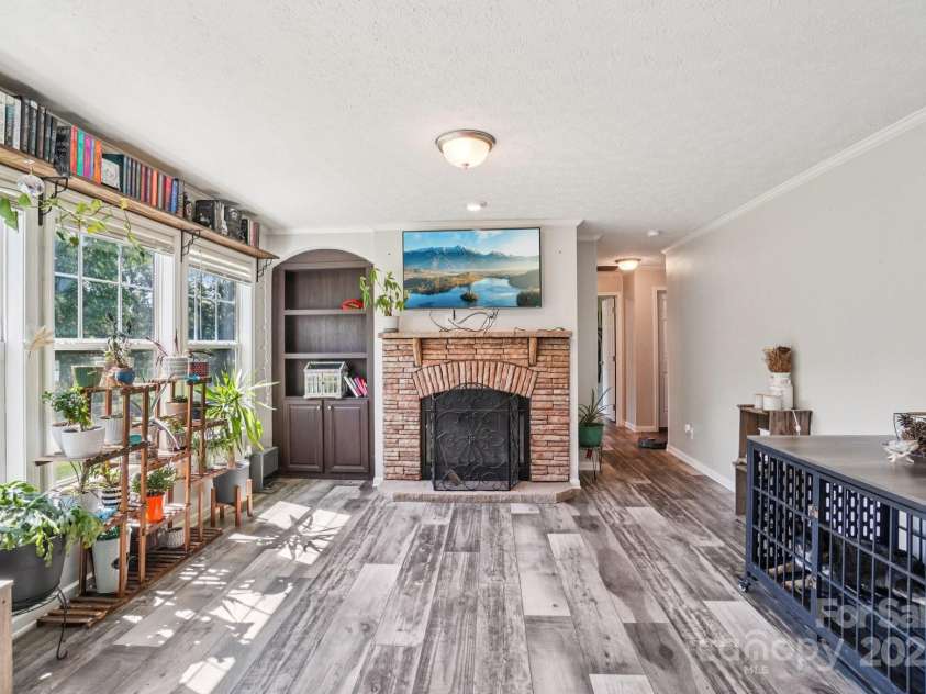 213 Big Oak Road, Hendersonville, NC 28792.  MLS# CAR4285949, YatesRealty ID 32300. 