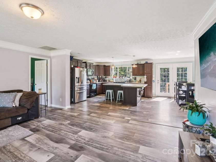 213 Big Oak Road, Hendersonville, NC 28792.  MLS# CAR4285949, YatesRealty ID 32300. 