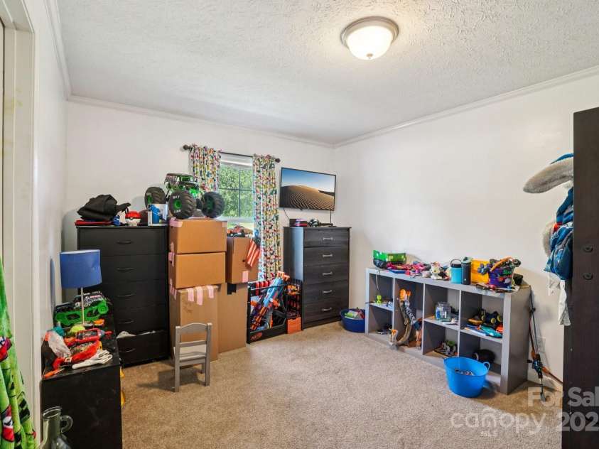 213 Big Oak Road, Hendersonville, NC 28792.  MLS# CAR4285949, YatesRealty ID 32300. 