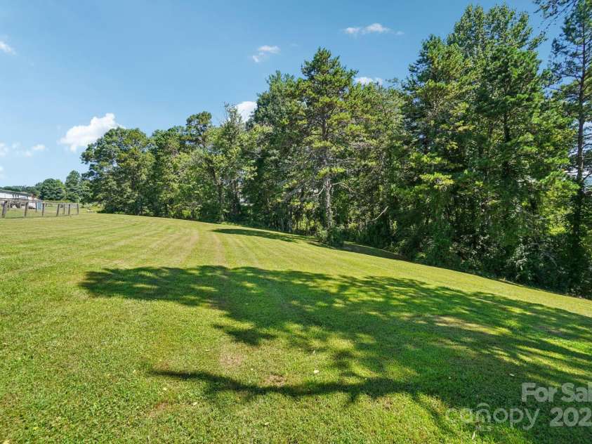 213 Big Oak Road, Hendersonville, NC 28792.  MLS# CAR4285949, YatesRealty ID 32300. 