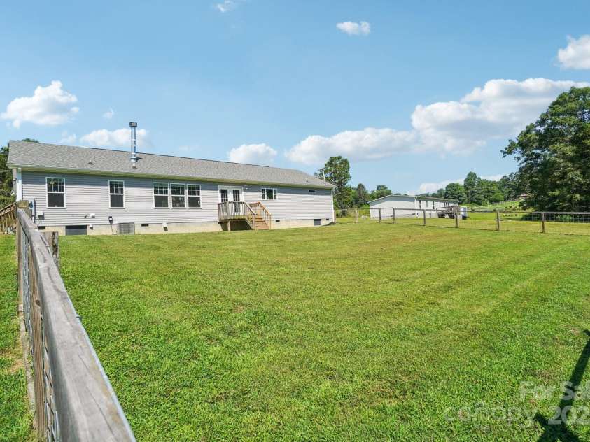 213 Big Oak Road, Hendersonville, NC 28792.  MLS# CAR4285949, YatesRealty ID 32300. 