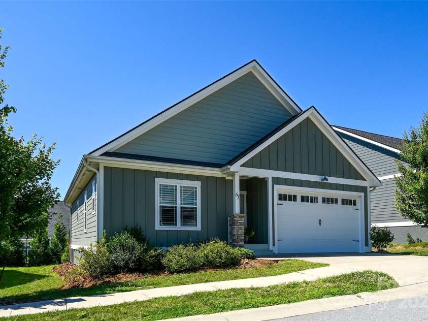 63 Leyland Circle, Hendersonville, NC 28792.  MLS# CAR4287396, YatesRealty ID 32301. 