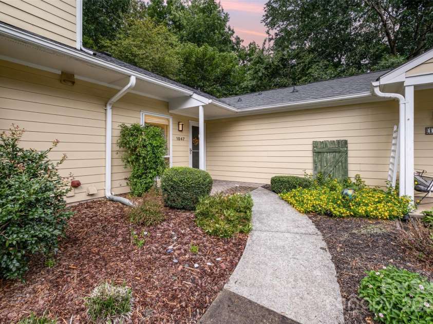 1047 Sardis Cove Drive, Charlotte, NC 28270.  MLS# CAR4287374, YatesRealty ID 32303. 
