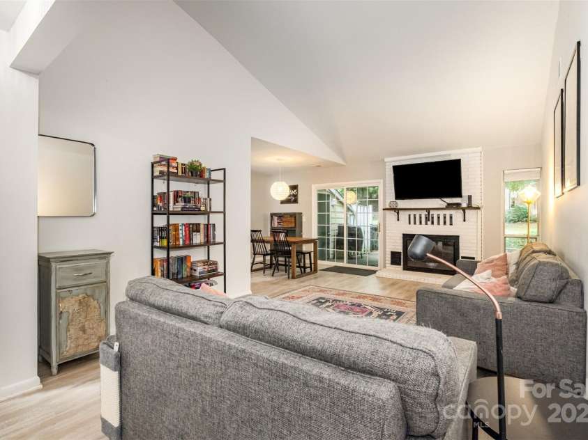 1047 Sardis Cove Drive, Charlotte, NC 28270.  MLS# CAR4287374, YatesRealty ID 32303. 