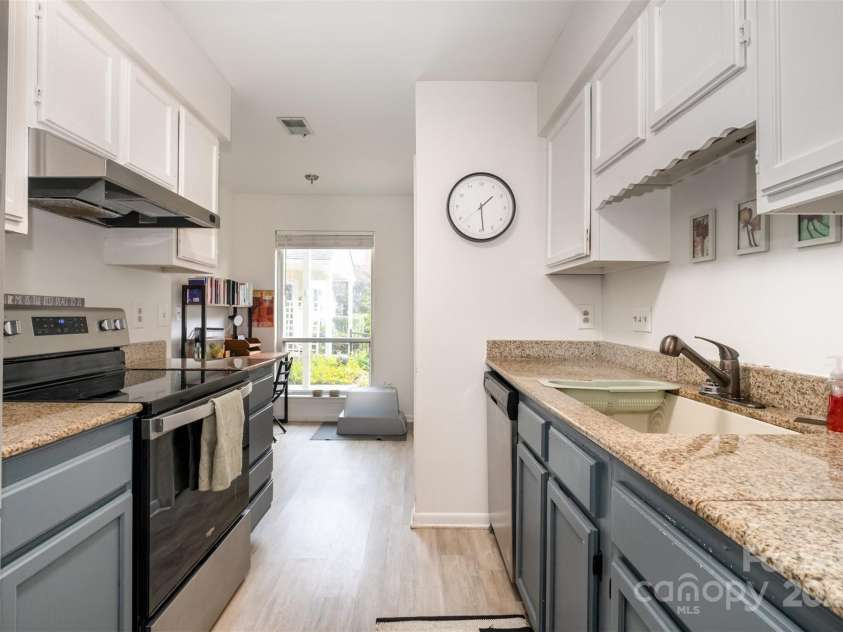1047 Sardis Cove Drive, Charlotte, NC 28270.  MLS# CAR4287374, YatesRealty ID 32303. 