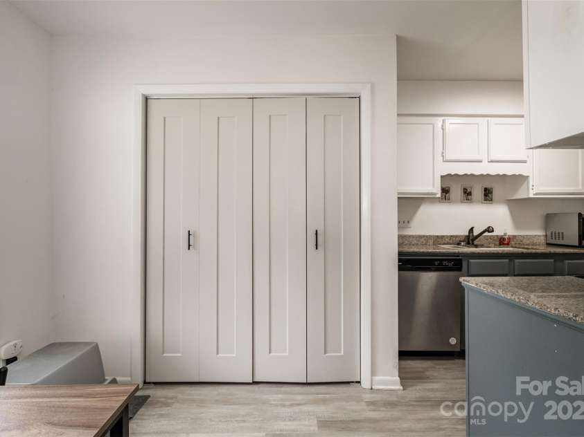 1047 Sardis Cove Drive, Charlotte, NC 28270.  MLS# CAR4287374, YatesRealty ID 32303. 