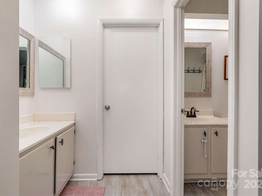 1047 Sardis Cove Drive, Charlotte, NC 28270.  MLS# CAR4287374, YatesRealty ID 32303. 