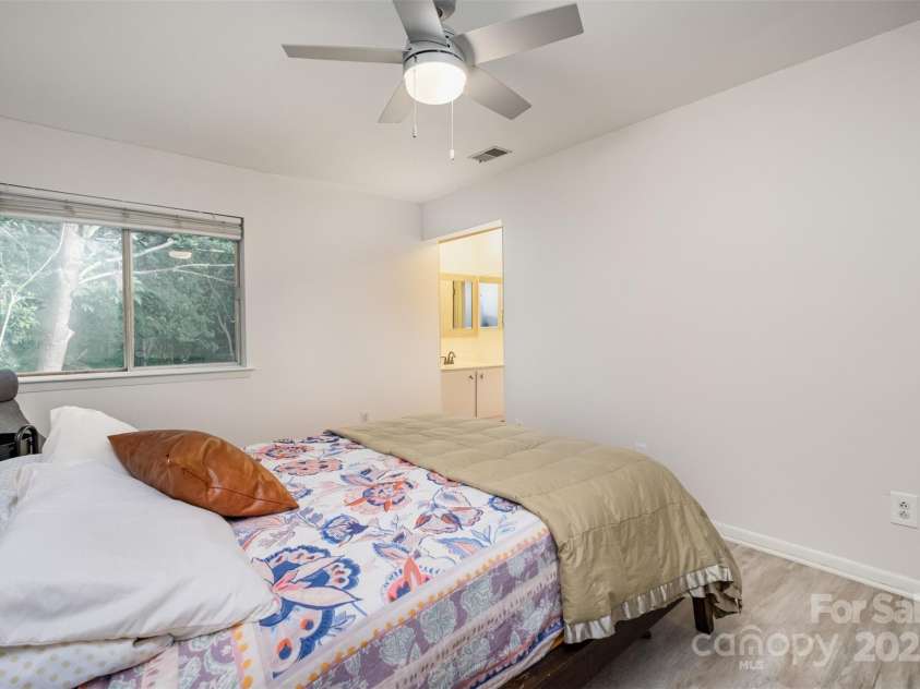1047 Sardis Cove Drive, Charlotte, NC 28270.  MLS# CAR4287374, YatesRealty ID 32303. 