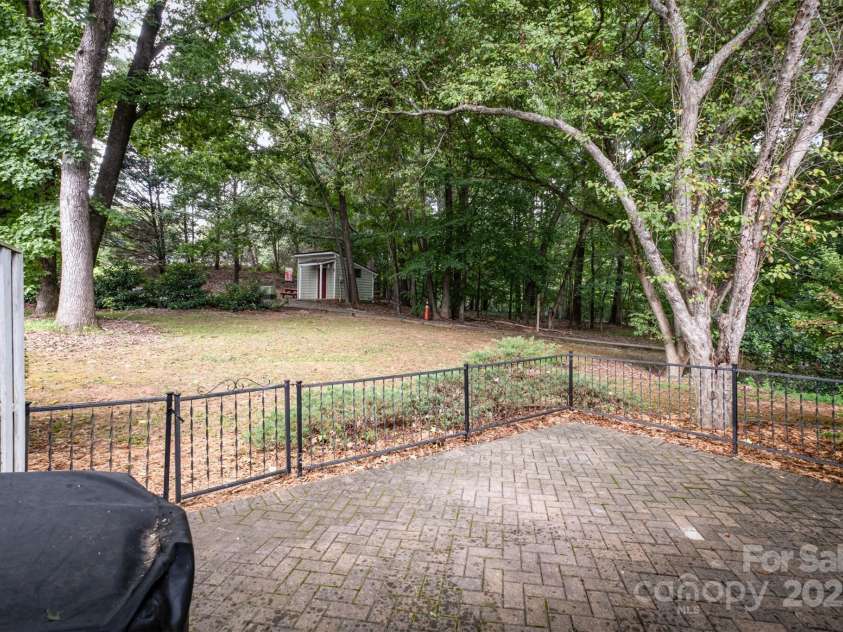 1047 Sardis Cove Drive, Charlotte, NC 28270.  MLS# CAR4287374, YatesRealty ID 32303. 
