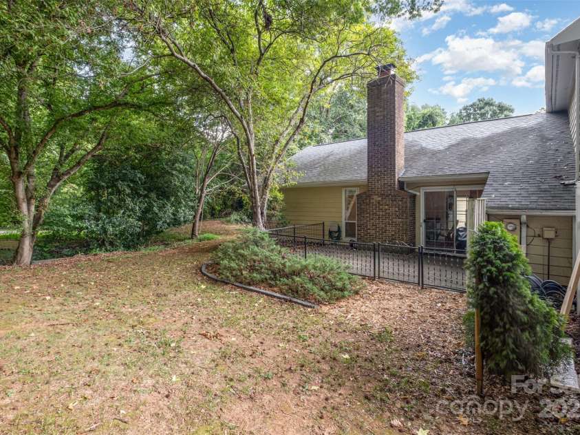 1047 Sardis Cove Drive, Charlotte, NC 28270.  MLS# CAR4287374, YatesRealty ID 32303. 
