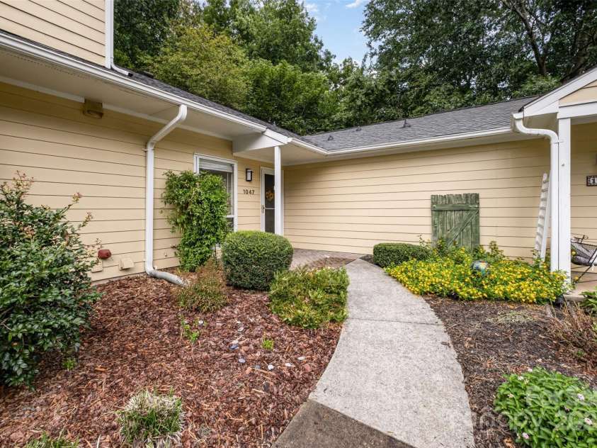 1047 Sardis Cove Drive, Charlotte, NC 28270.  MLS# CAR4287374, YatesRealty ID 32303. 