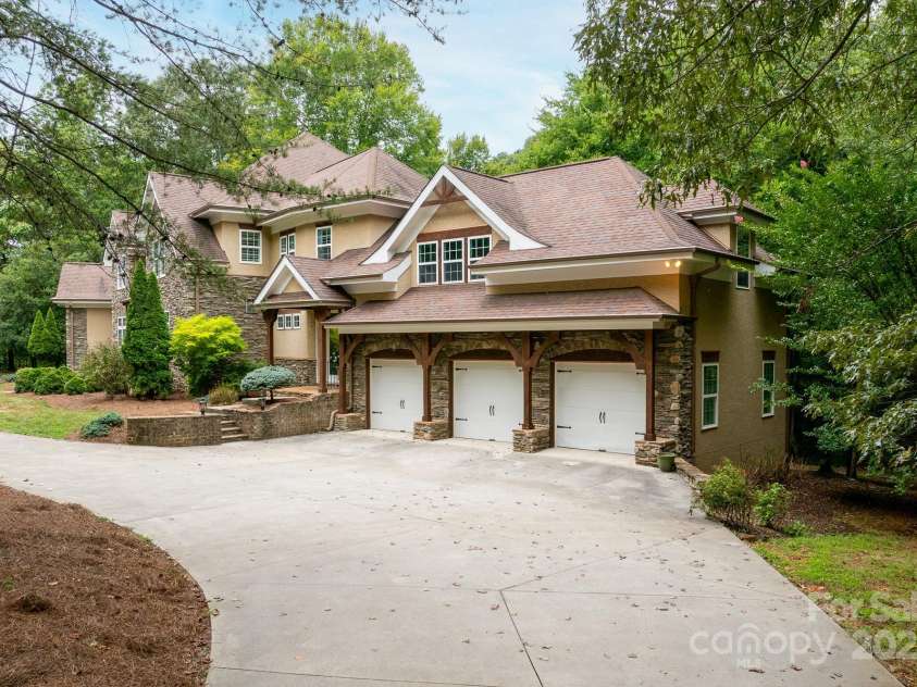 14504 Henry Harrison Stillwell Drive, Huntersville, NC 28078.  MLS# CAR4288907, YatesRealty ID 32304. 3 Car Garage with Circular driveway