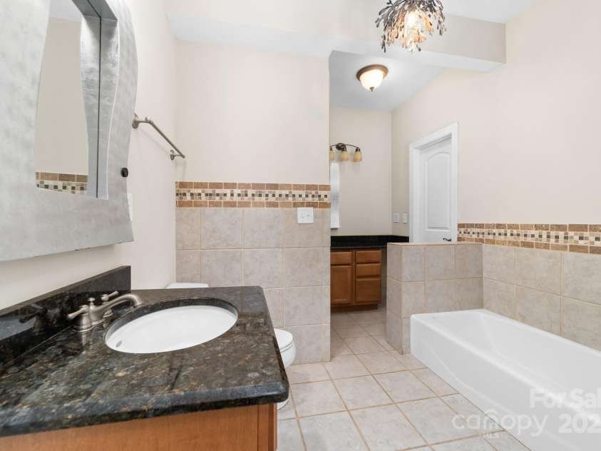 14504 Henry Harrison Stillwell Drive, Huntersville, NC 28078.  MLS# CAR4288907, YatesRealty ID 32304. Upstairs full bath