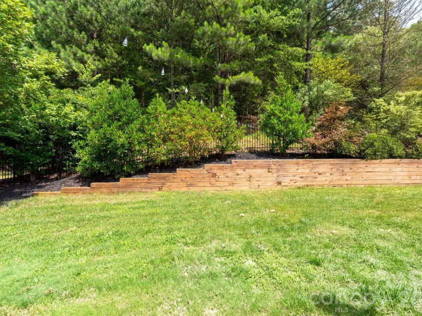 869 Stratford Run Drive, Fort Mill, SC 29708.  MLS# CAR4364217, YatesRealty ID 32304. .33 acre lot goes well beyond the fence