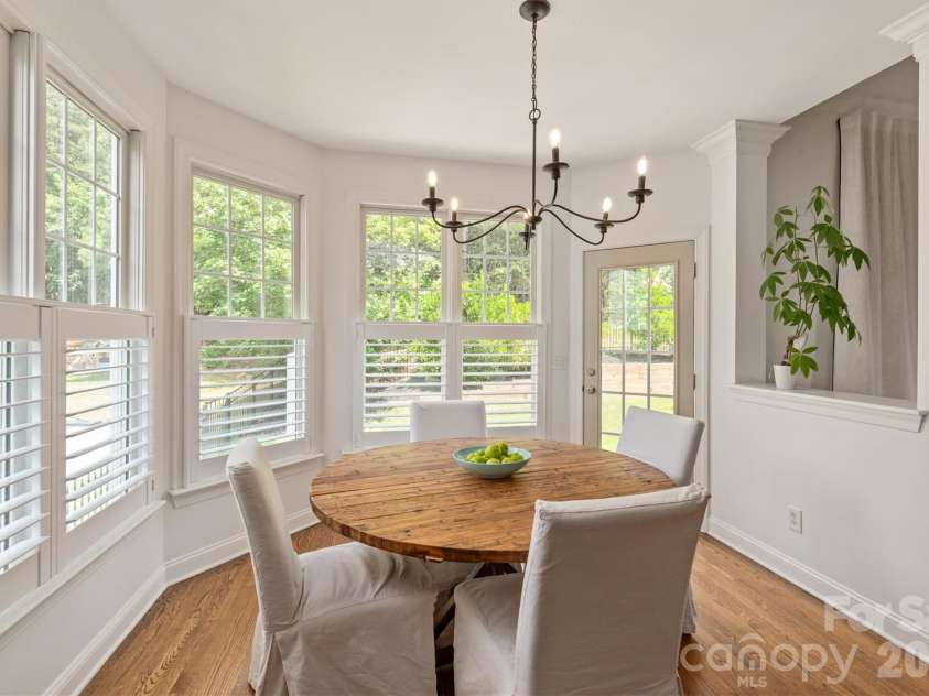 869 Stratford Run Drive, Fort Mill, SC 29708.  MLS# CAR4364217, YatesRealty ID 32304. Eat in kitchen