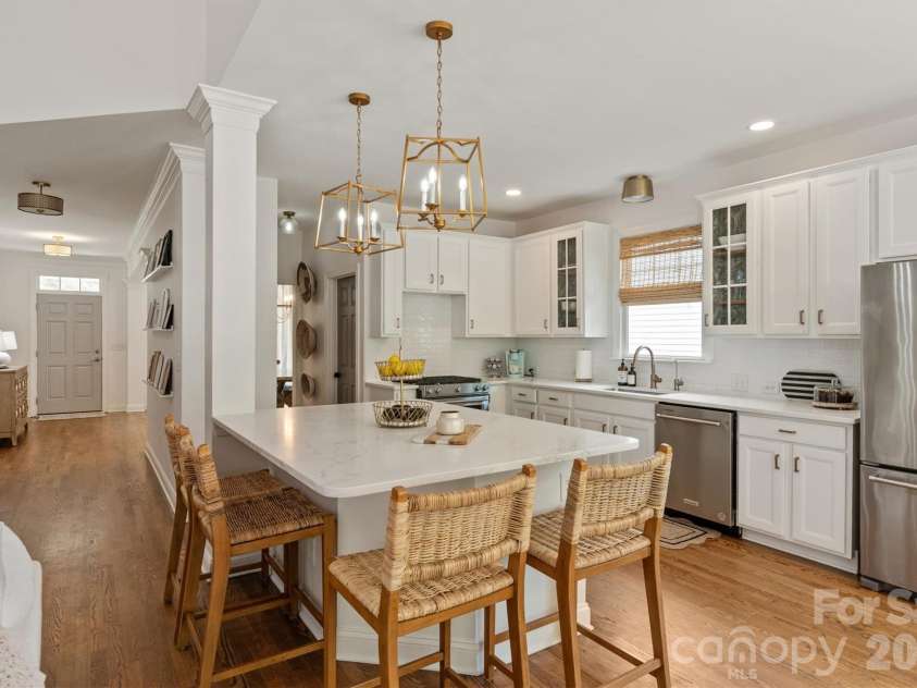 869 Stratford Run Drive, Fort Mill, SC 29708.  MLS# CAR4364217, YatesRealty ID 32304. Expansive island to cook/bake/entertain