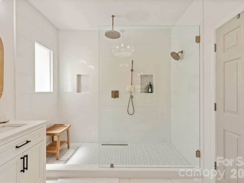 869 Stratford Run Drive, Fort Mill, SC 29708.  MLS# CAR4364217, YatesRealty ID 32304. Expansive shower