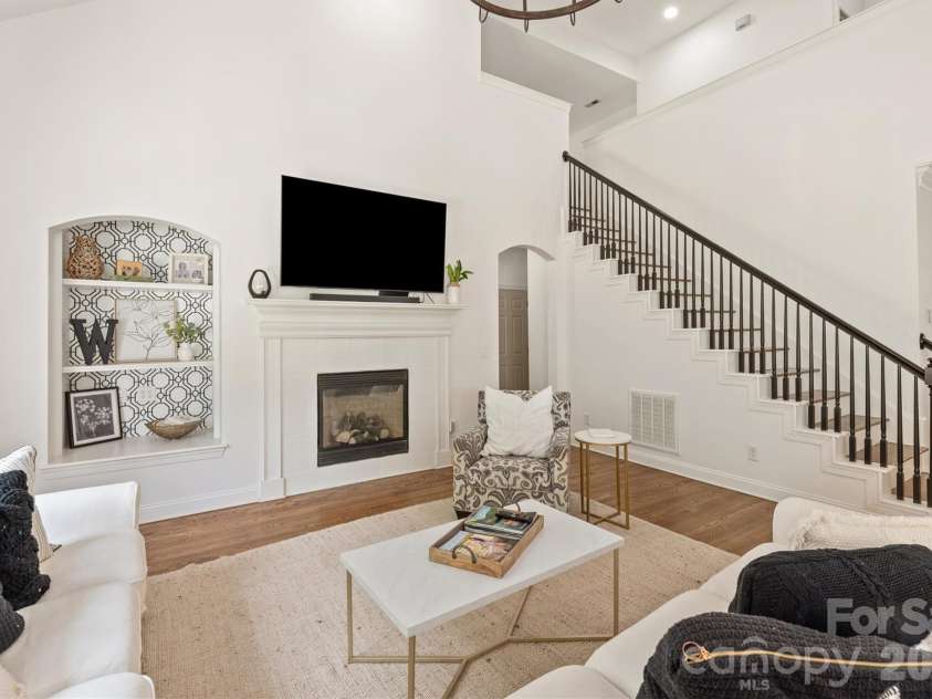 869 Stratford Run Drive, Fort Mill, SC 29708.  MLS# CAR4364217, YatesRealty ID 32304. Grand staircase
