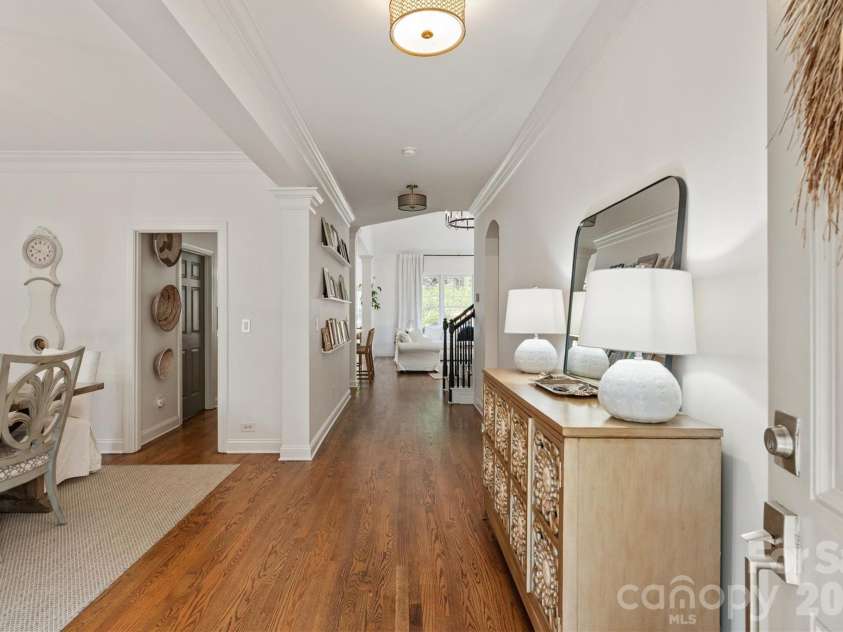 869 Stratford Run Drive, Fort Mill, SC 29708.  MLS# CAR4364217, YatesRealty ID 32304. HARDWOODS throughout ENTIRE home