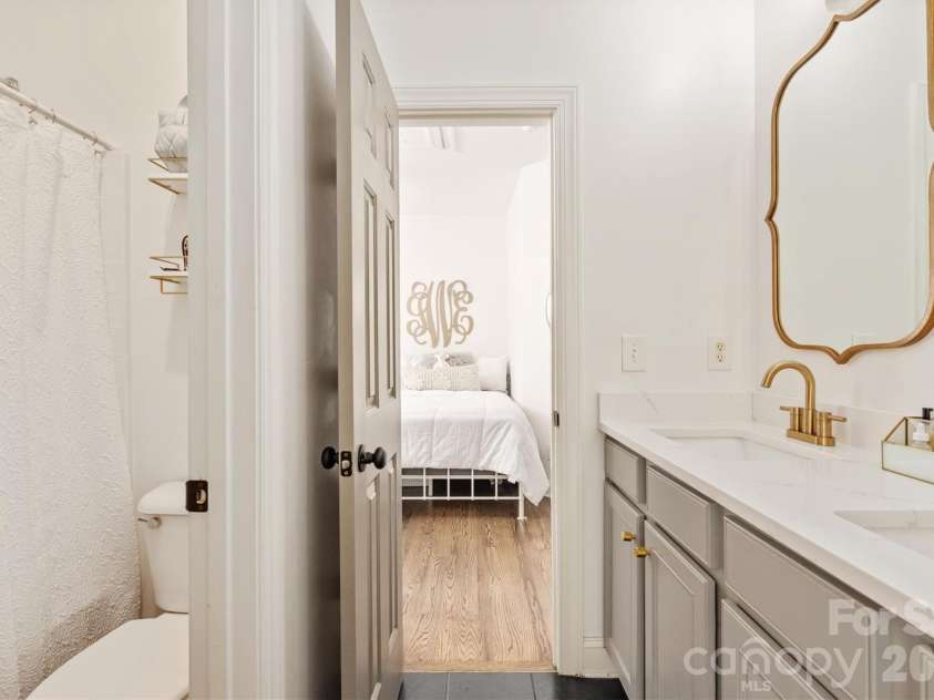 869 Stratford Run Drive, Fort Mill, SC 29708.  MLS# CAR4364217, YatesRealty ID 32304. Jack and Jill bathroom