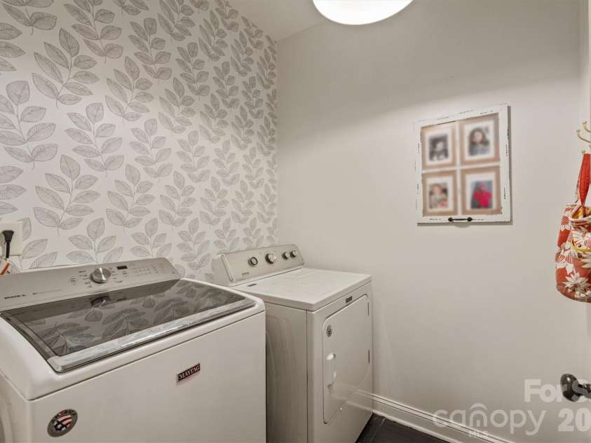 869 Stratford Run Drive, Fort Mill, SC 29708.  MLS# CAR4364217, YatesRealty ID 32304. Laundry room