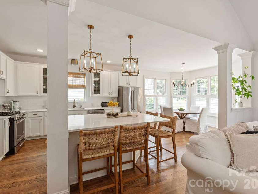 869 Stratford Run Drive, Fort Mill, SC 29708.  MLS# CAR4364217, YatesRealty ID 32304. Natural light throughout!