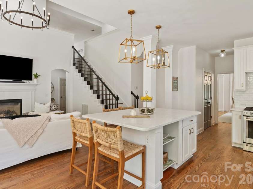 869 Stratford Run Drive, Fort Mill, SC 29708.  MLS# CAR4364217, YatesRealty ID 32304. New lighting througout