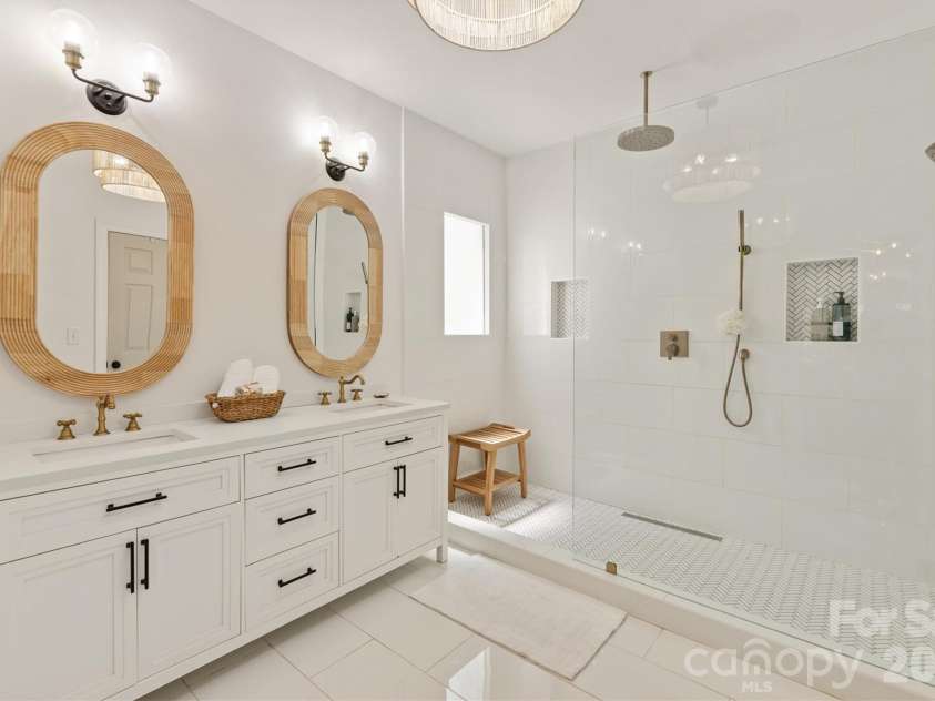 869 Stratford Run Drive, Fort Mill, SC 29708.  MLS# CAR4364217, YatesRealty ID 32304. RENOVATED spa-like owner's bathroom