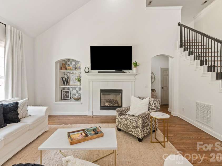 869 Stratford Run Drive, Fort Mill, SC 29708.  MLS# CAR4364217, YatesRealty ID 32304. Two story family room