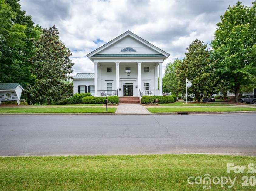 869 Stratford Run Drive, Fort Mill, SC 29708.  MLS# CAR4364217, YatesRealty ID 32304. Village Hall-walkable from this home