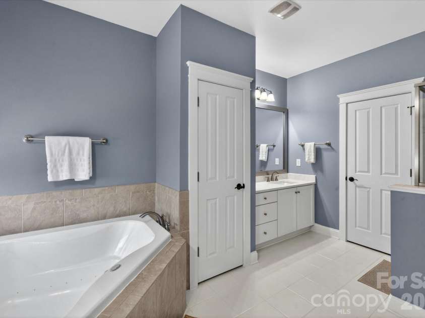 189 Mills Lane, Fort Mill, SC 29708.  MLS# CAR4365373, YatesRealty ID 32305. Dual vanities
