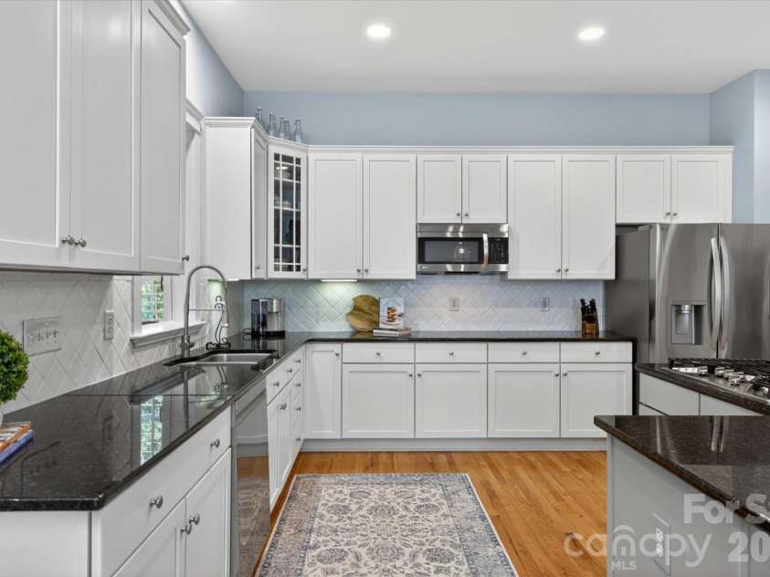 189 Mills Lane, Fort Mill, SC 29708.  MLS# CAR4365373, YatesRealty ID 32305. Granite countertops