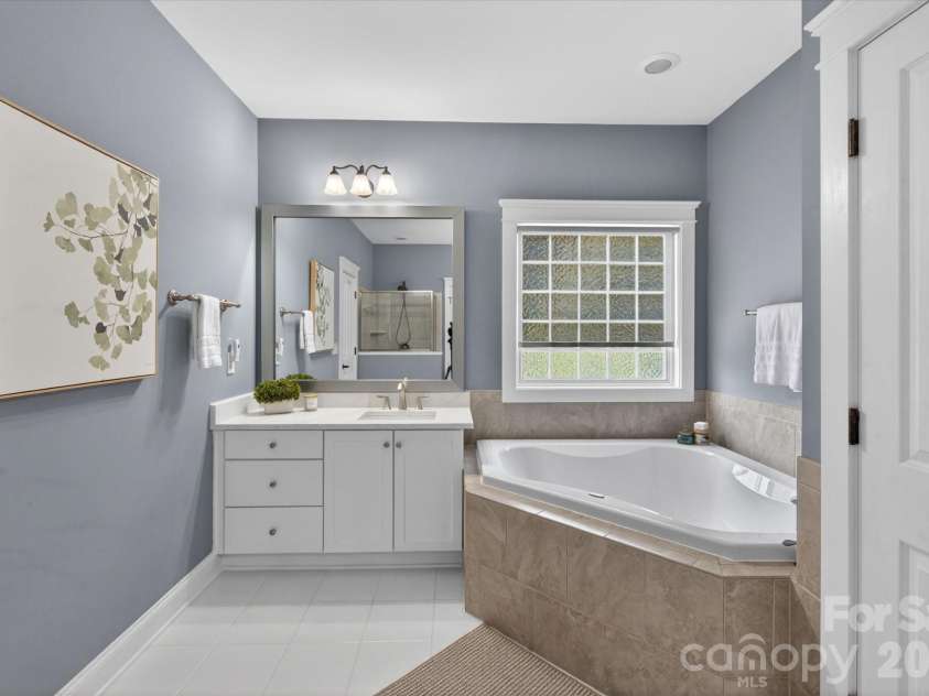 189 Mills Lane, Fort Mill, SC 29708.  MLS# CAR4365373, YatesRealty ID 32305. NEW quartz countertops