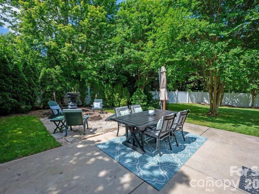 189 Mills Lane, Fort Mill, SC 29708.  MLS# CAR4365373, YatesRealty ID 32305. Paver patio