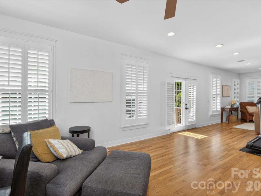 189 Mills Lane, Fort Mill, SC 29708.  MLS# CAR4365373, YatesRealty ID 32305. Spacious and bright room