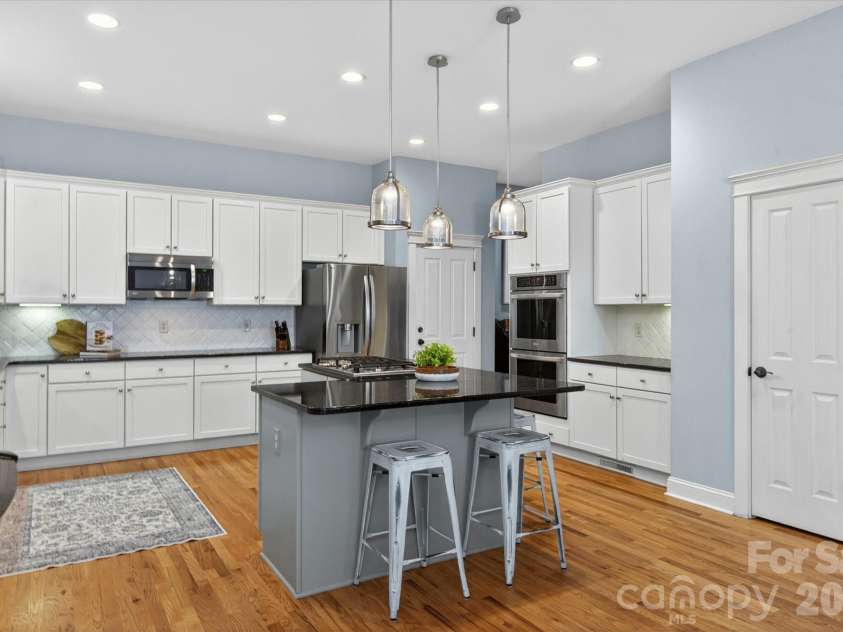 189 Mills Lane, Fort Mill, SC 29708.  MLS# CAR4365373, YatesRealty ID 32305. Spacious kitchen for everyday living/entertaining