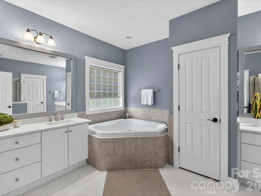 189 Mills Lane, Fort Mill, SC 29708.  MLS# CAR4365373, YatesRealty ID 32305. Updated cabinets and floors