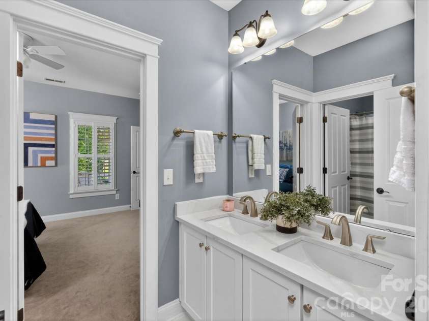 189 Mills Lane, Fort Mill, SC 29708.  MLS# CAR4365373, YatesRealty ID 32305. UPDATED Jack and Jill bathroom